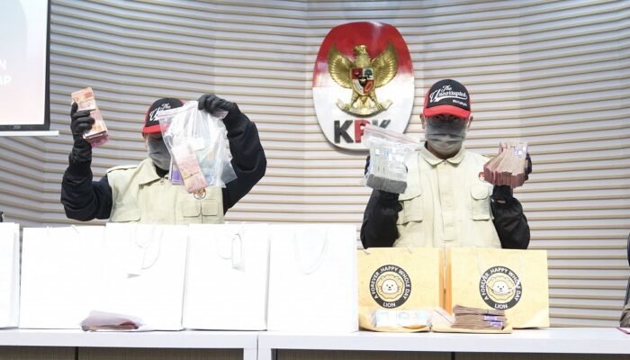 KPK Tetapkan Bupati dan Sekda Cilacap Sebagai Tersangka Pemerasan “Setoran THR”