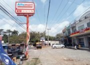 Hati hati berbelanja di Alfamaret Jl. Raden Gunawan Sering Terjadi Kehilangan Motor dan Kasir inisial ML. Tidak ada Etika dan prilaku Buruk.