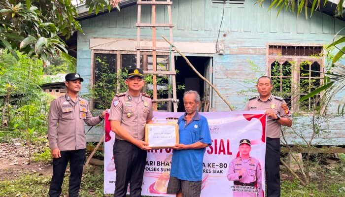 ‎Polsek Sungai Apit Salurkan Bantuan Sosial dalam Rangka HUT Bhayangkara ke-80 Tahun 2026
