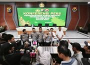 Sukses Ungkap Sindikat SIM Palsu, Dirlantas Polda Riau Beri Penghargaan Kepada Kapolres, Kasat Lantas dan Kasat Reskrim Polres Siak